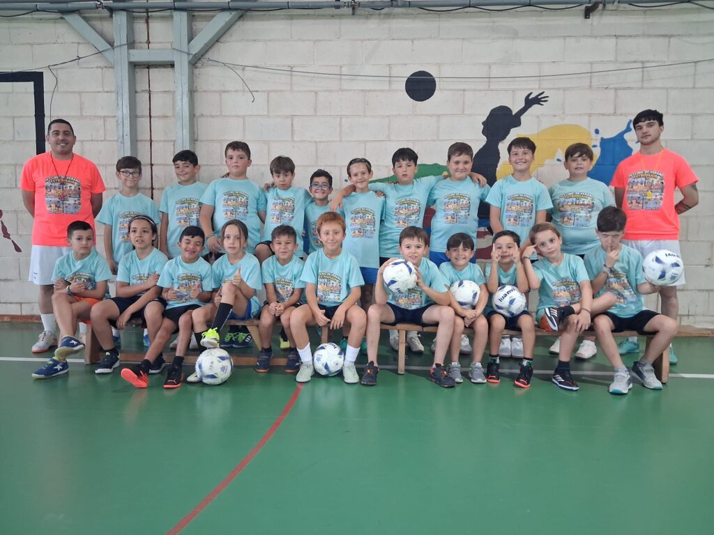 Los más pequeños han entrenado en el pabellón del colegio El Cristo
