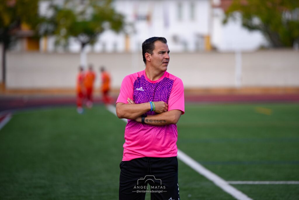 David Martín, entrenador del CD Miguelturreño | Ángel Matas