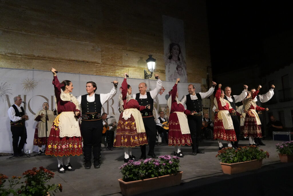 Nazarín actúa sobre el escenario de la Plaza de la Virgen | Diario de Miguelturra