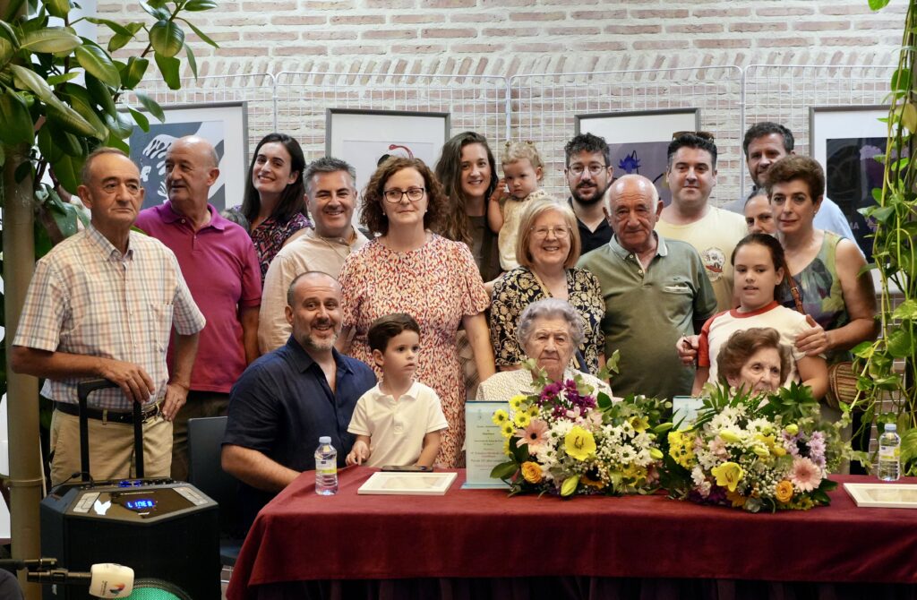 Francisca Martín de Lucía Castellanos junto a su familia | Diario de Miguelturra