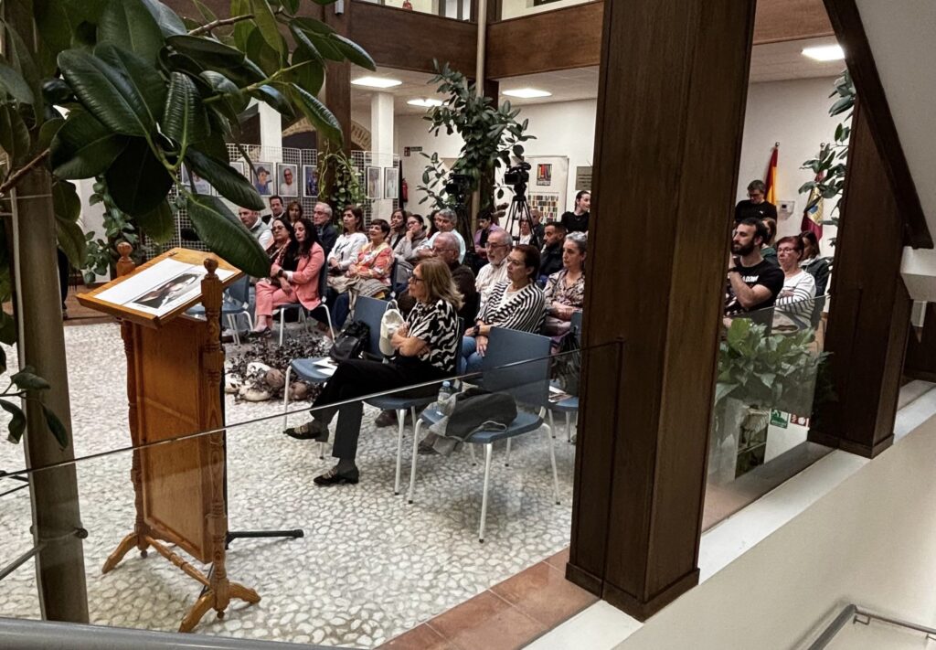 El patio central de la Casa de la Capellanía se llenó para disfrutar de este acto