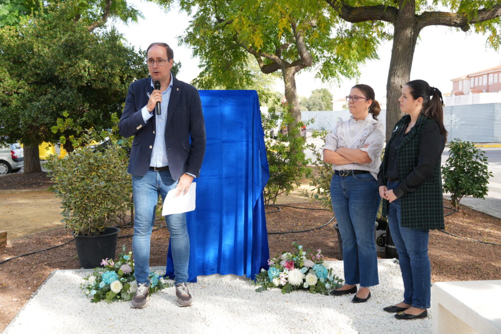 Luis Ramón Mohíno junto a PIlar de la Torre y Laura Palomares | Diario de Miguelturra