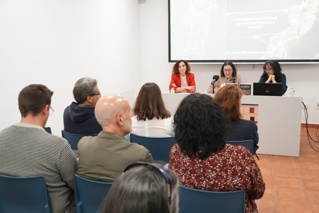 El acto 'Musas sin firma', de la mano de María Pilar García Arroyo, sirvió para celebrar el Día de las Mujeres Escritoras | Diario de Miguelturra