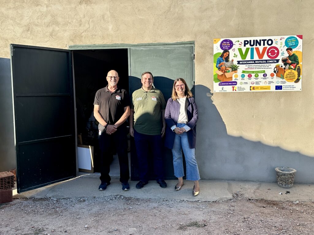 Pilar de la Torre junto a David Miguélez (centro) y Antonio Vidal (izquierda) | Diario de Miguelturra