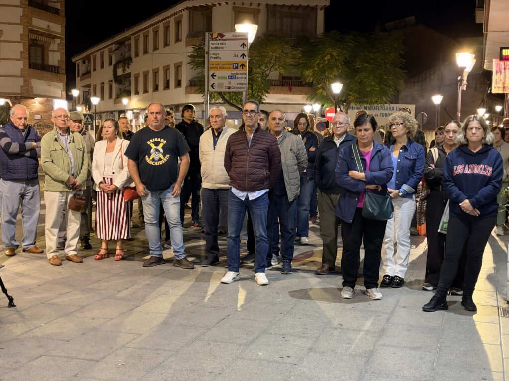 Minuto de silencio tras el accidente ferroviario ocurrido en la provincia de Toledo | Diario de Miguelturra